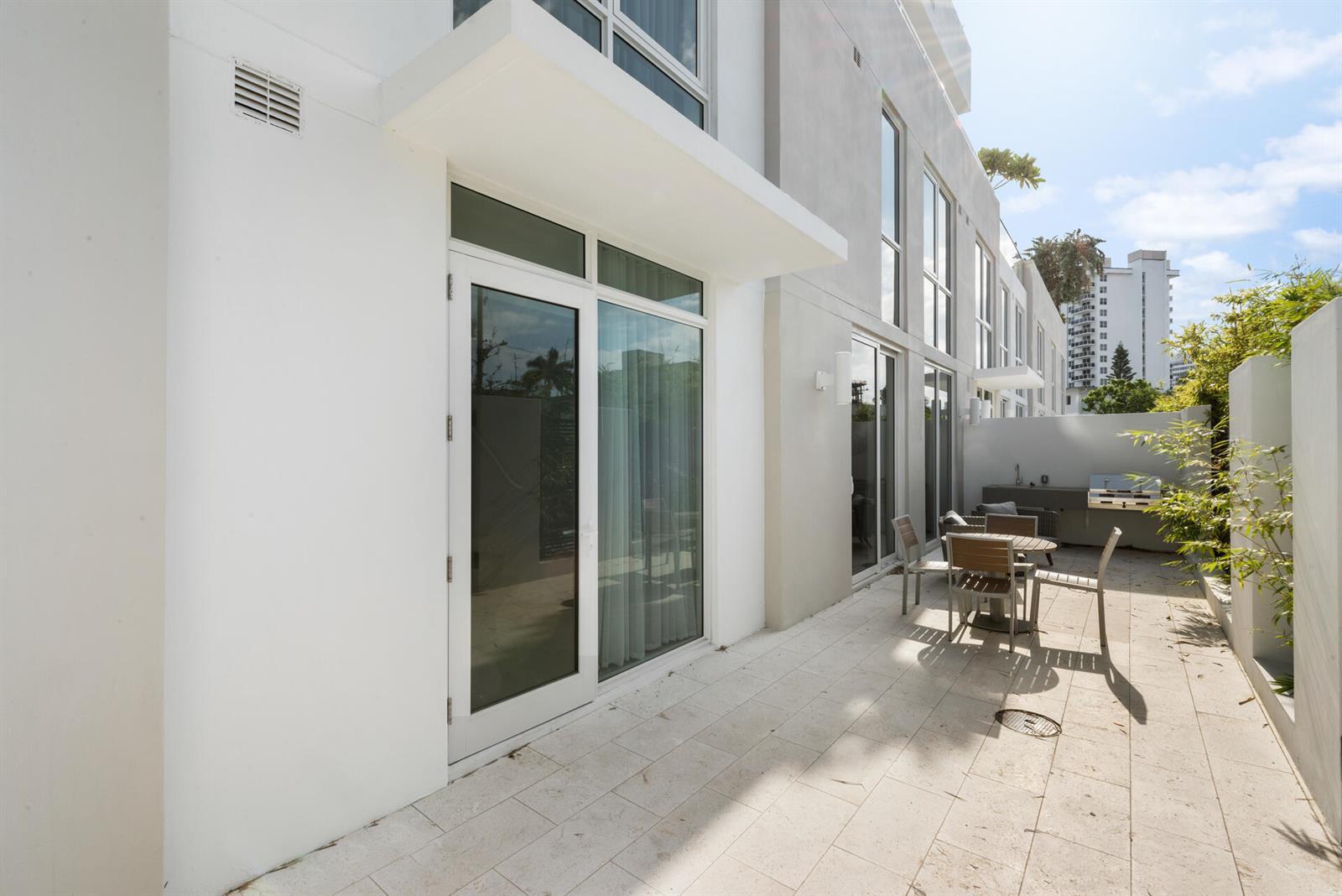 401 N Birch Road, Fort Lauderdale FL 33304 photo 2