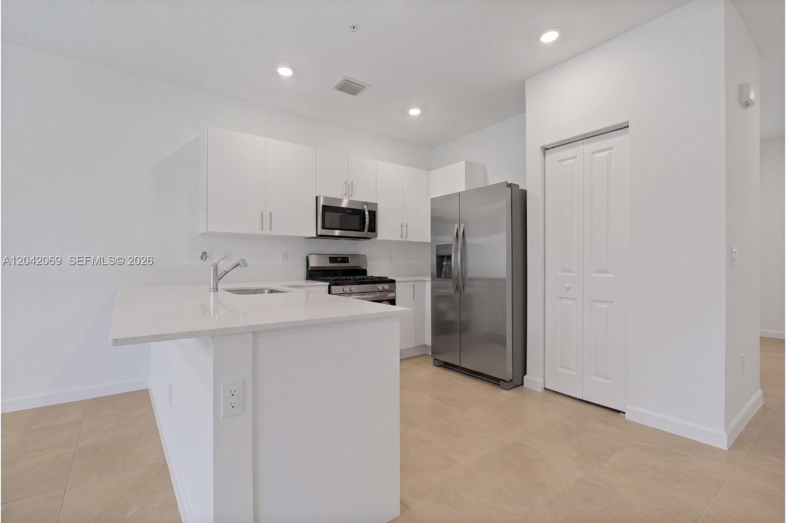 250 SW 159th Ln, Pembroke Pines FL 33027 photo 5