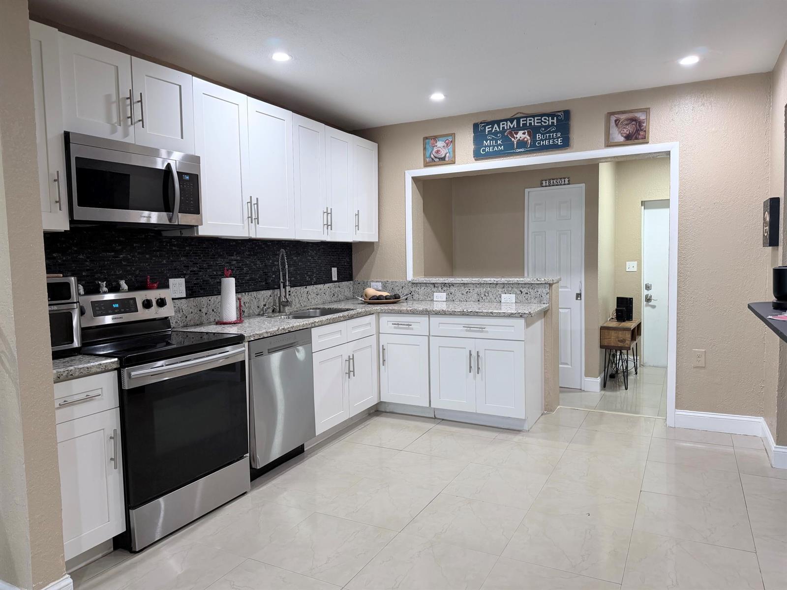 2000 SW 95th Terrace, Miramar FL 33025 photo 2