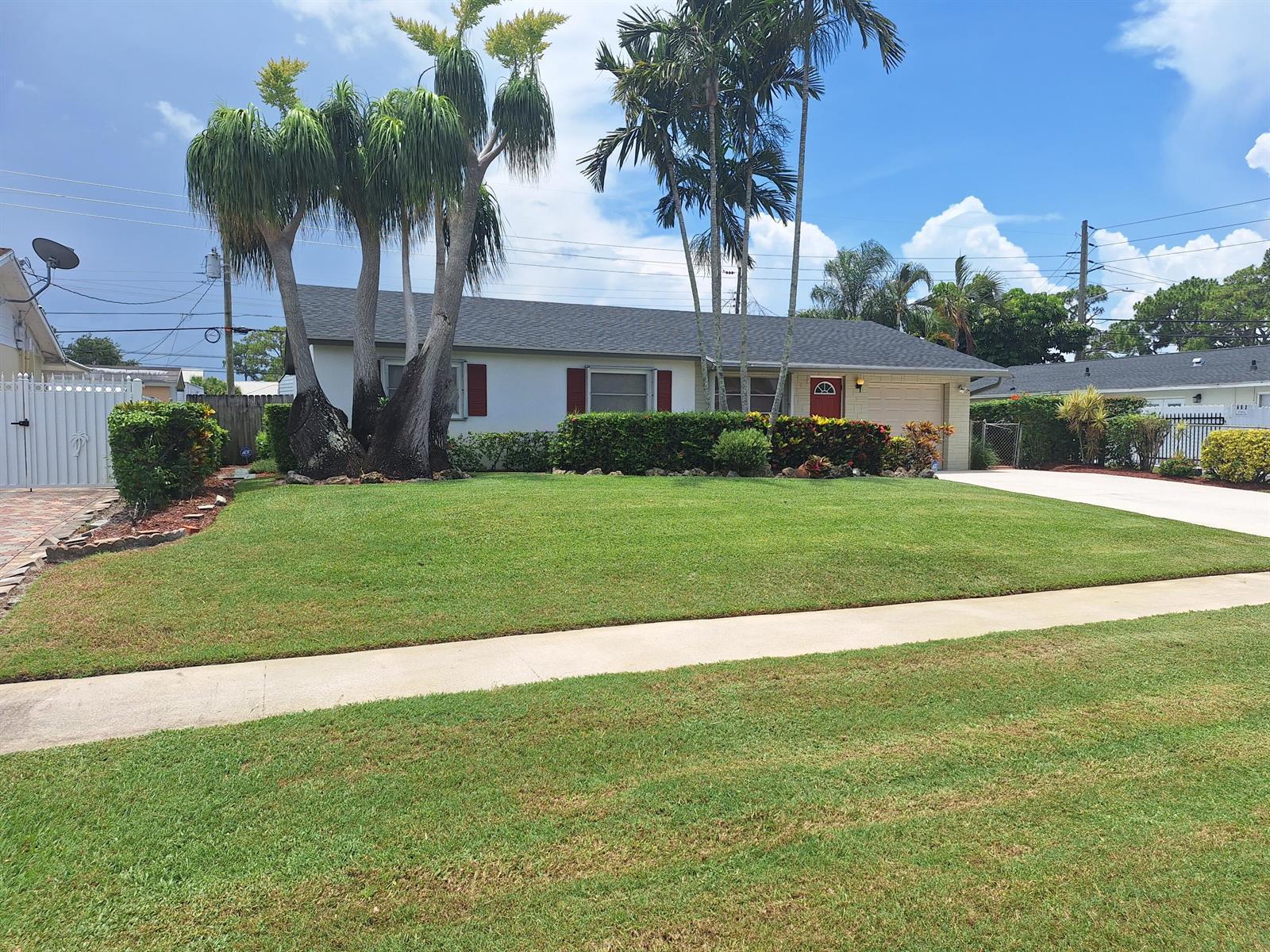 4972 Royal Court S, West Palm Beach FL 33415 photo 2