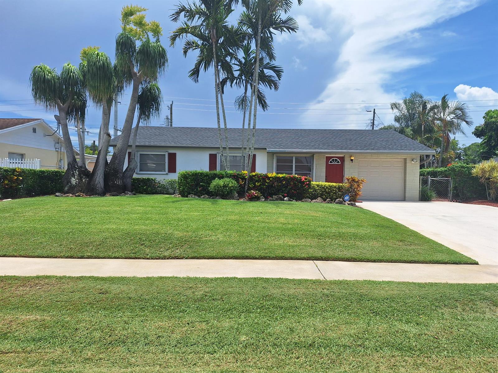 4972 Royal Court S, West Palm Beach FL 33415