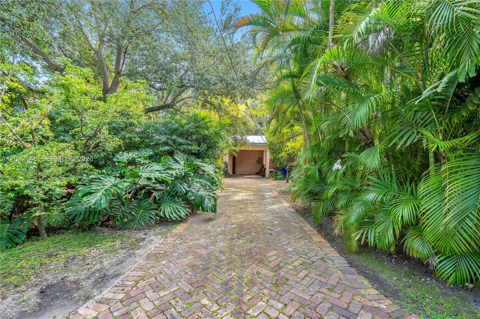2490 Abaco Ave, Miami FL 33133 photo 2