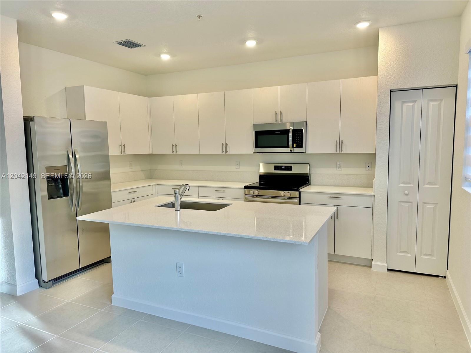 114 SW 184th Pl # 114, Pembroke Pines FL 33029 photo 3