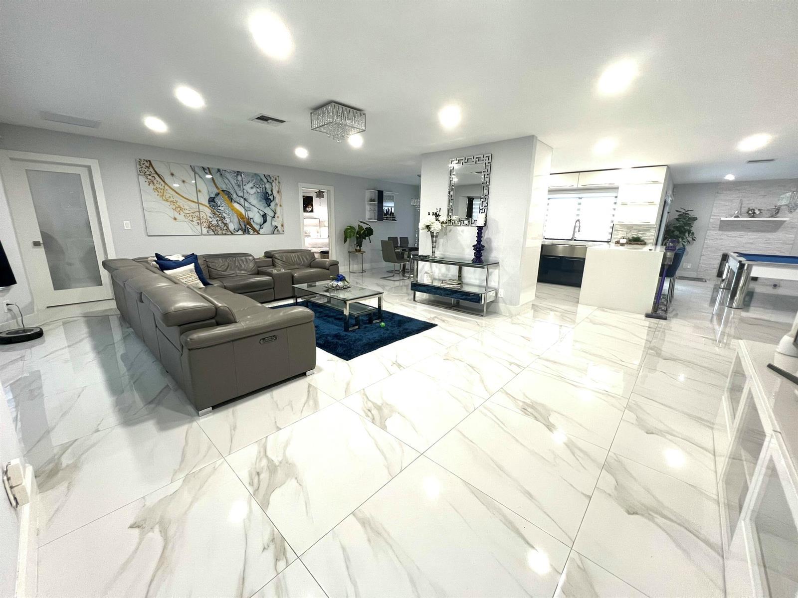 625 W Tropical Way, Plantation FL 33317 photo 2