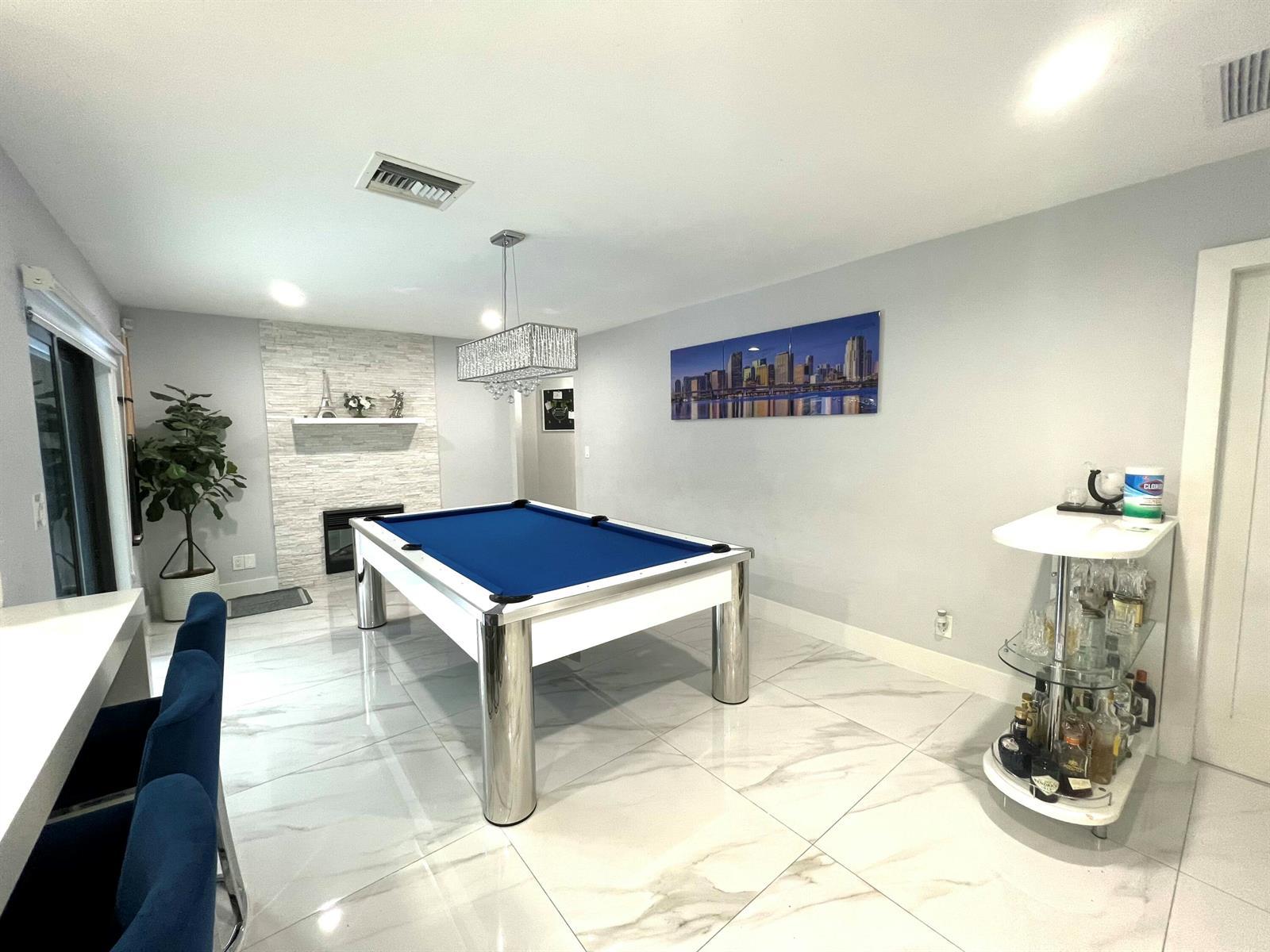 625 W Tropical Way, Plantation FL 33317 photo 3