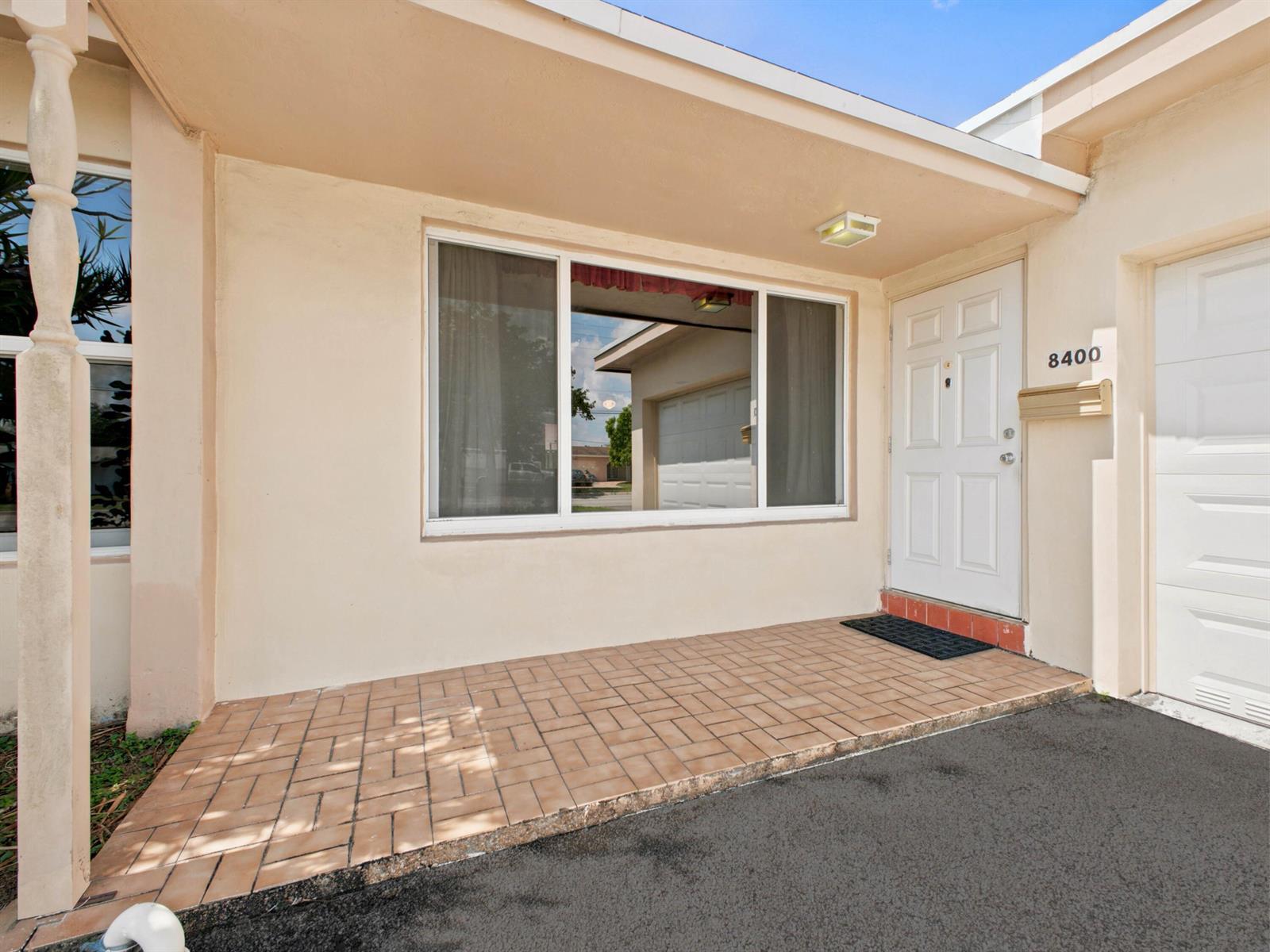 8400 Sunset Strip, Sunrise FL 33322 photo 2