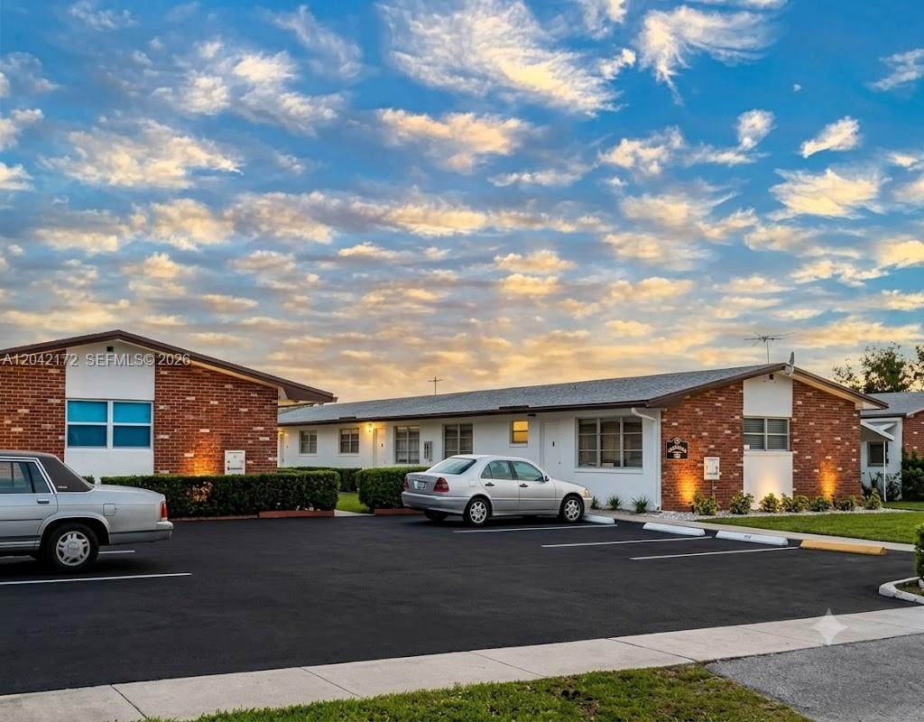 2230 Jackson St # 1W, Hollywood FL 33020 photo 2