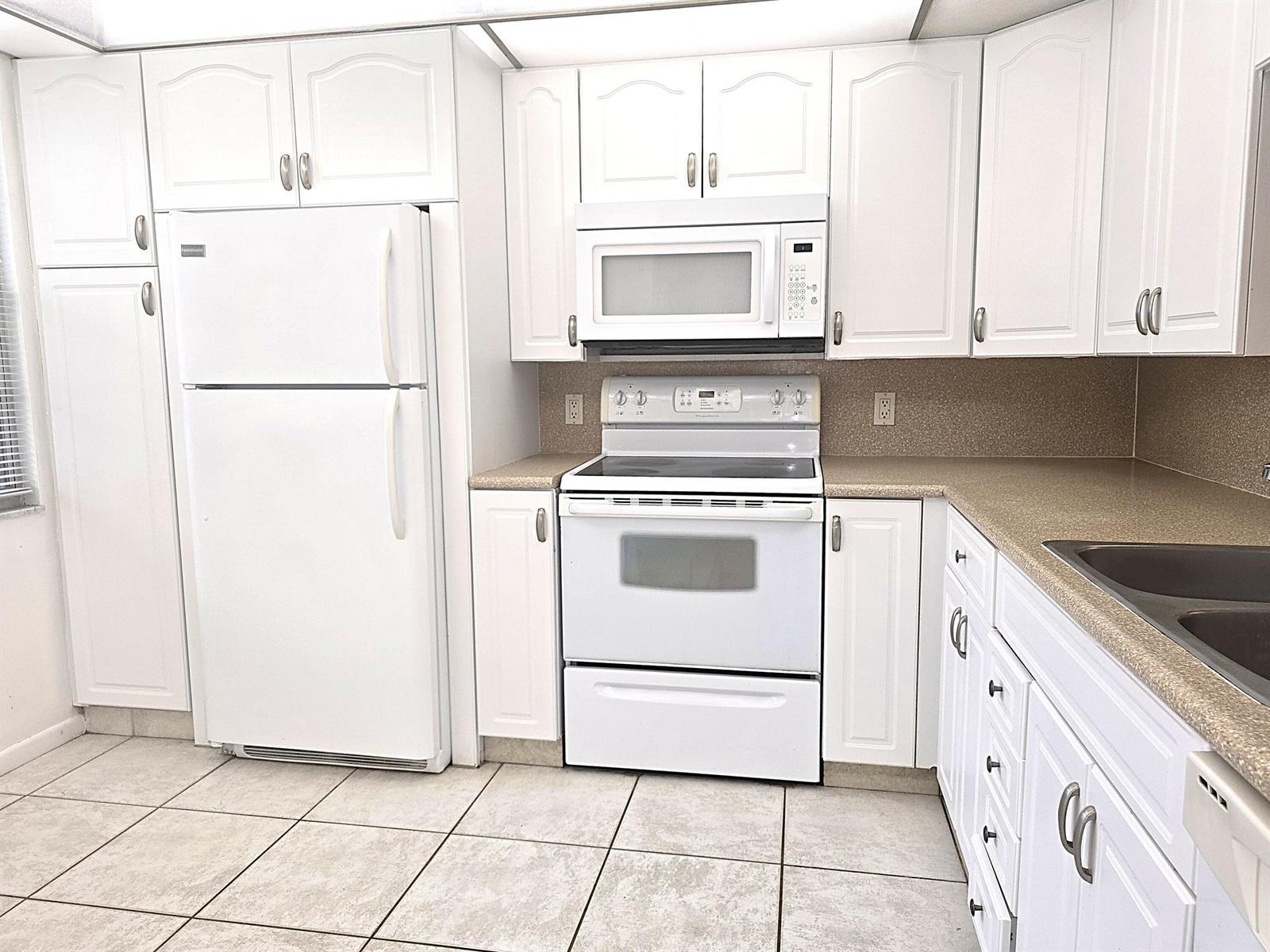 2803 Victoria Way # B1, Coconut Creek FL 33066 photo 2