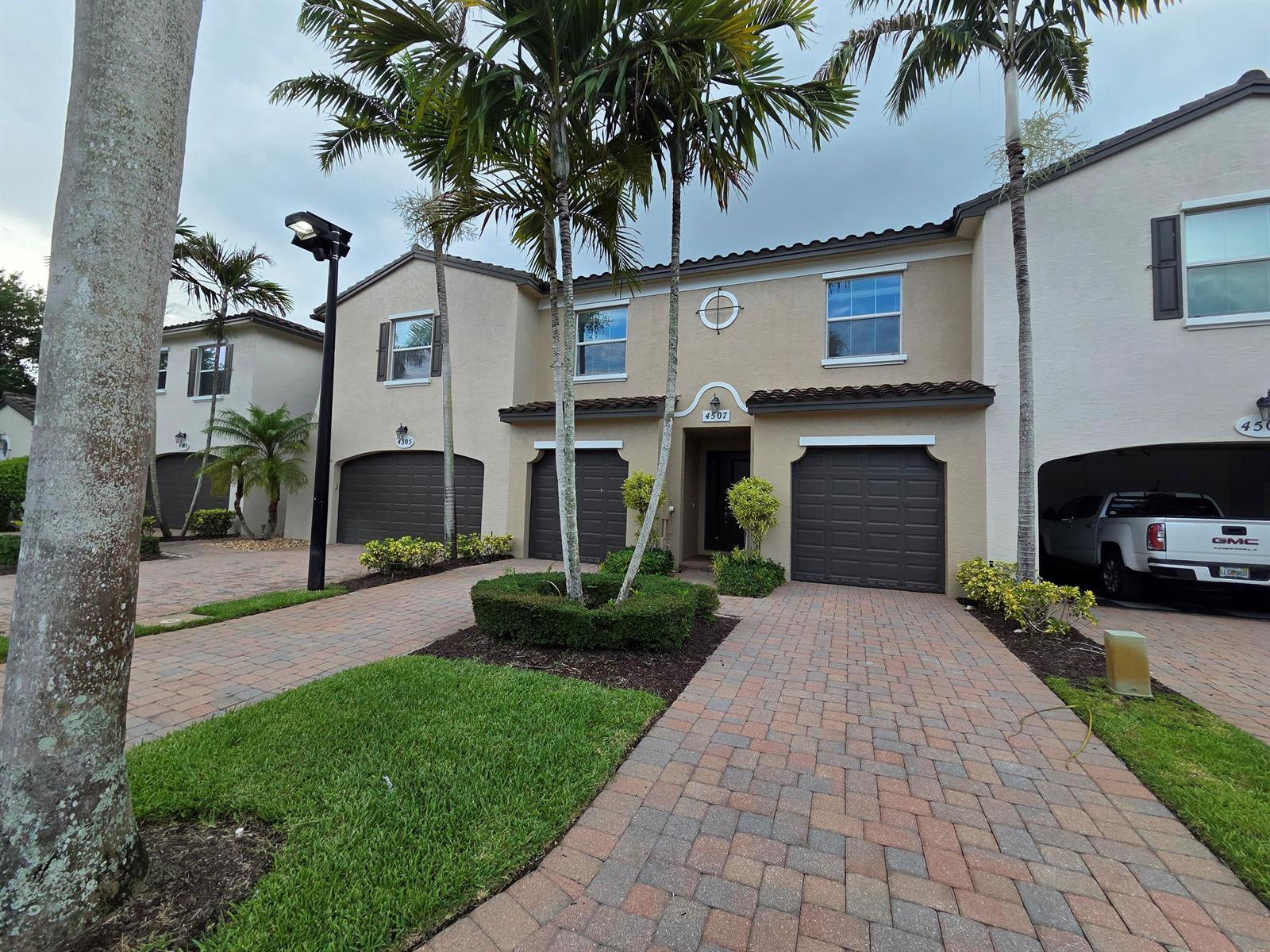 4507 Mediterranean Circle, West Palm Beach FL 33418 photo 2