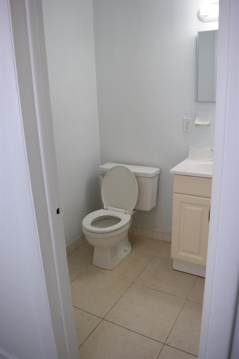 151 SE 6th Avenue Apt 14, Pompano Beach FL 33060 photo 4