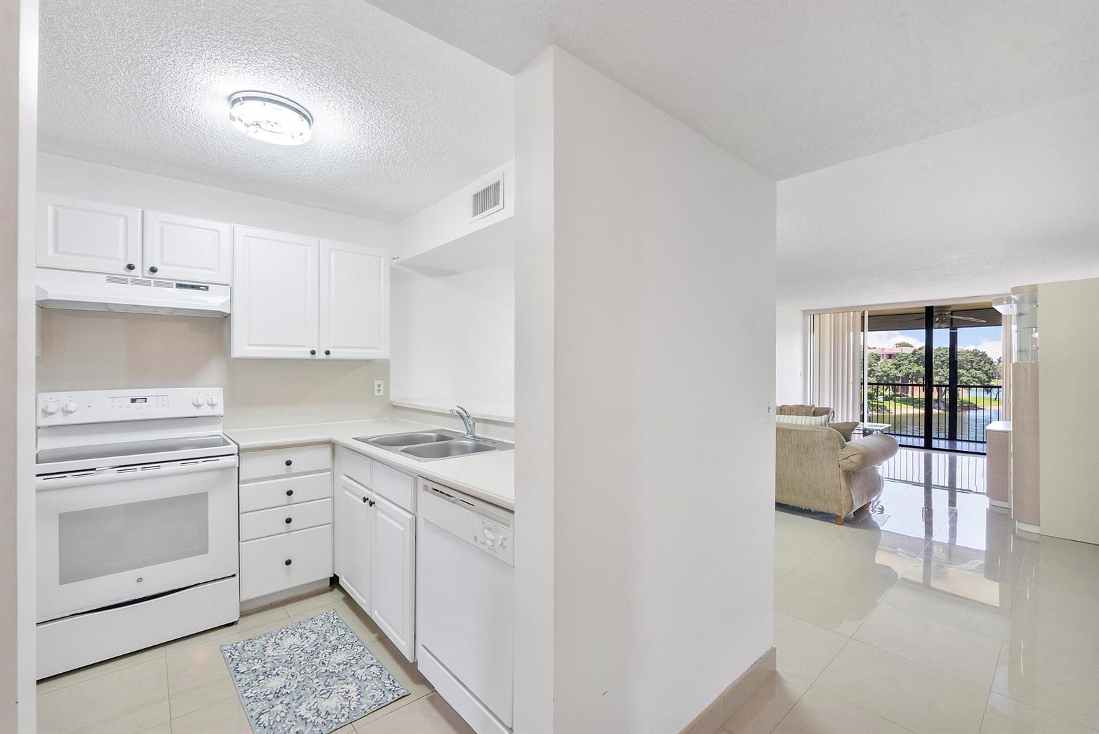 5828 Coral Lake Drive, Margate FL 33063 photo 2