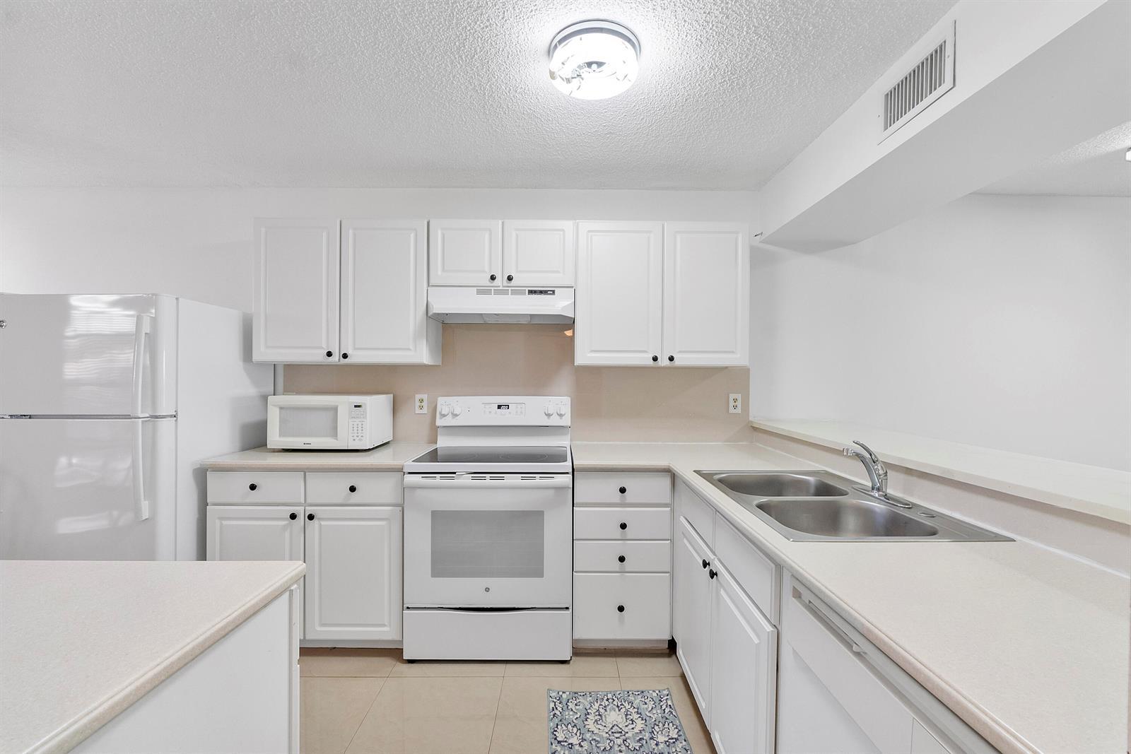 5828 Coral Lake Drive, Margate FL 33063 photo 3