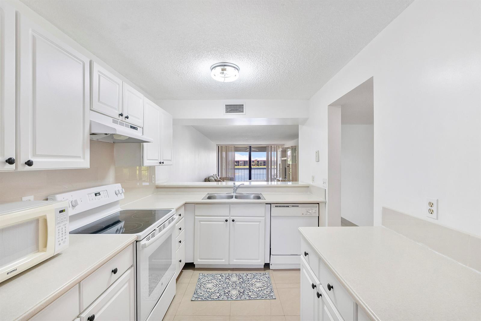 5828 Coral Lake Drive, Margate FL 33063 photo 5