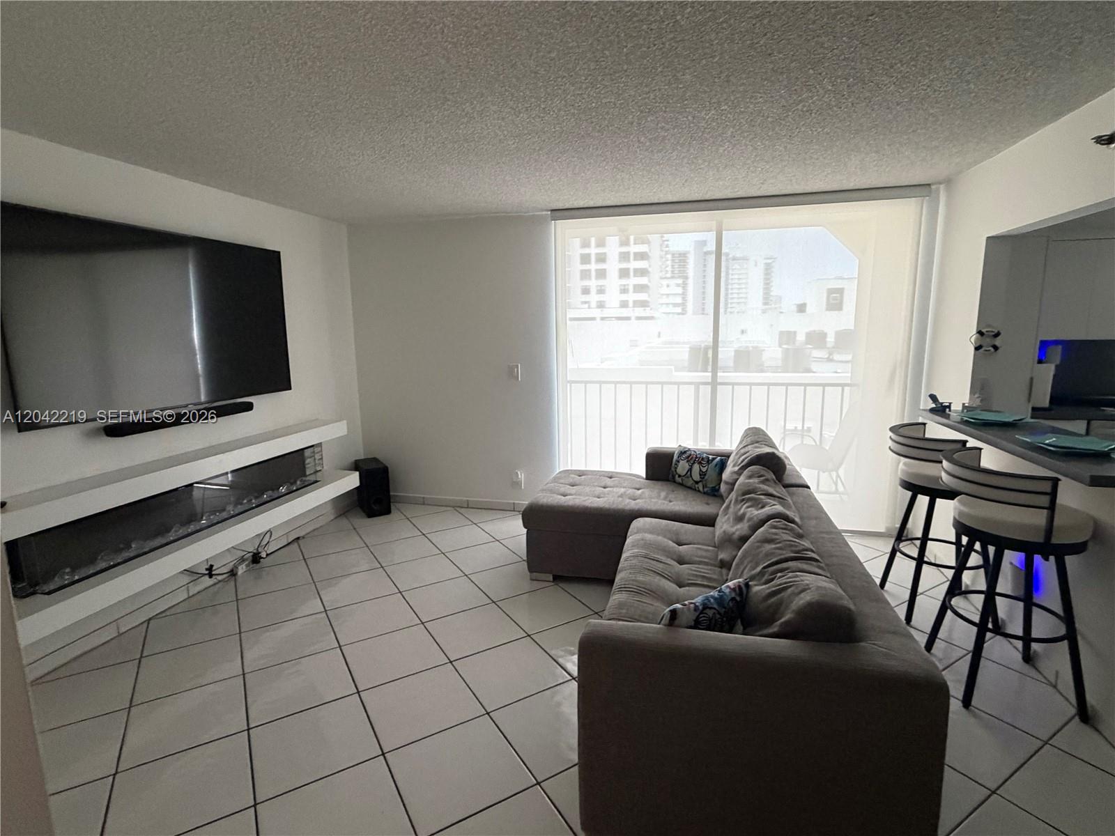 2625 Collins Ave # 420, Miami Beach FL 33140