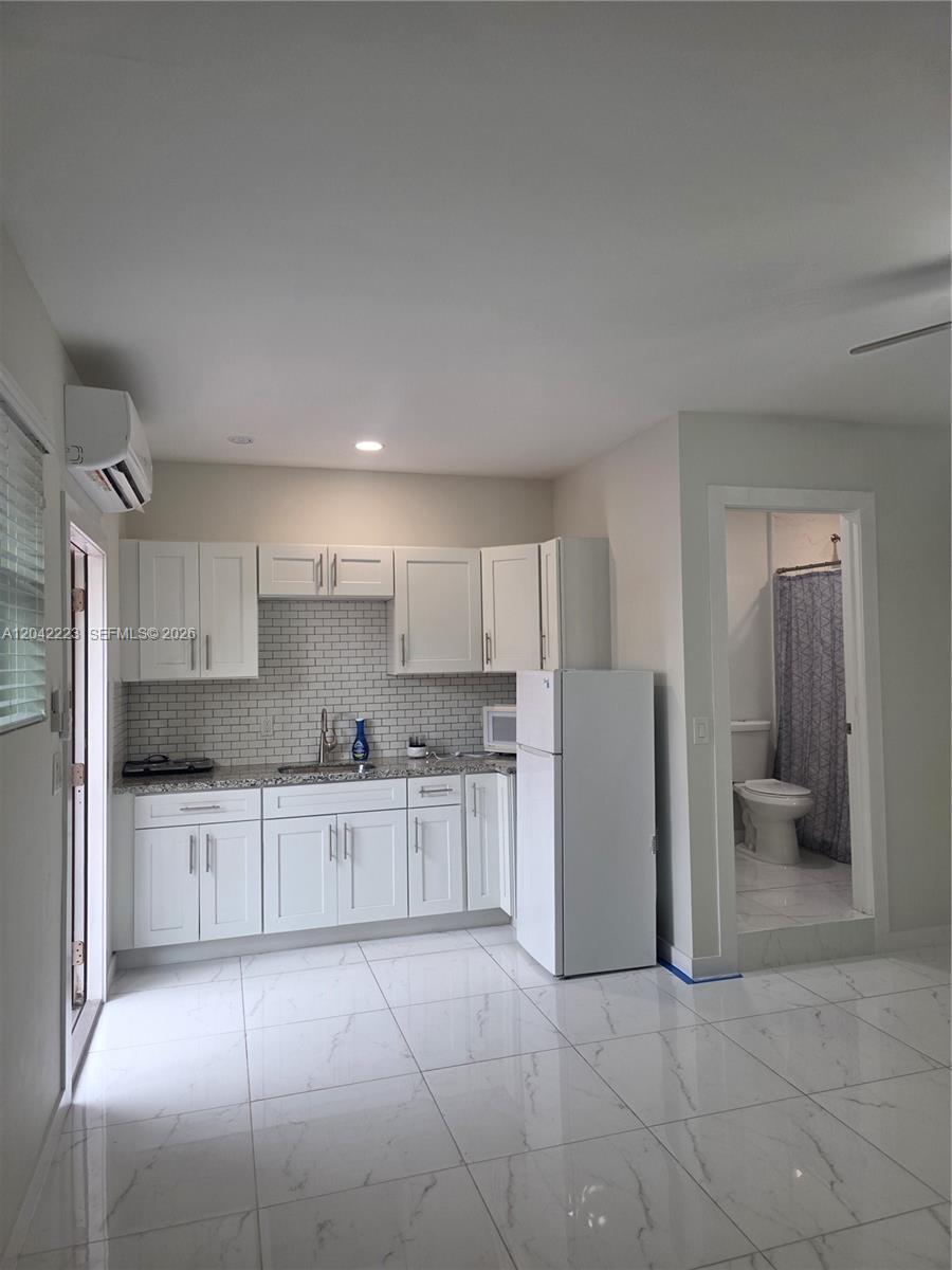 1281 Redbird Ave, Miami Springs FL 33166 photo 2