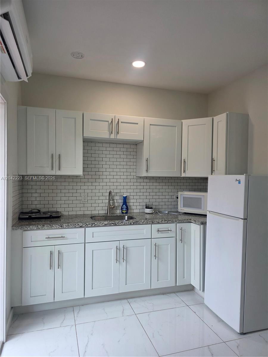 1281 Redbird Ave, Miami Springs FL 33166 photo 3