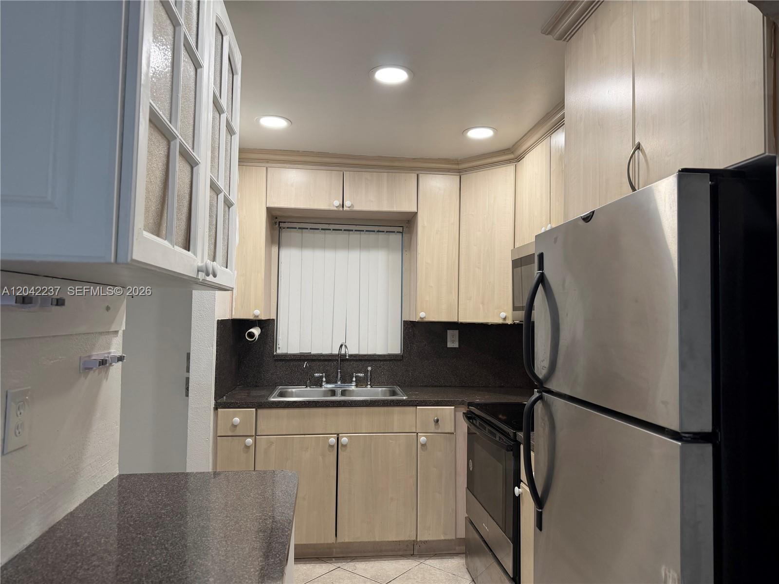 North Miami Beach, FL 33160 photo 3