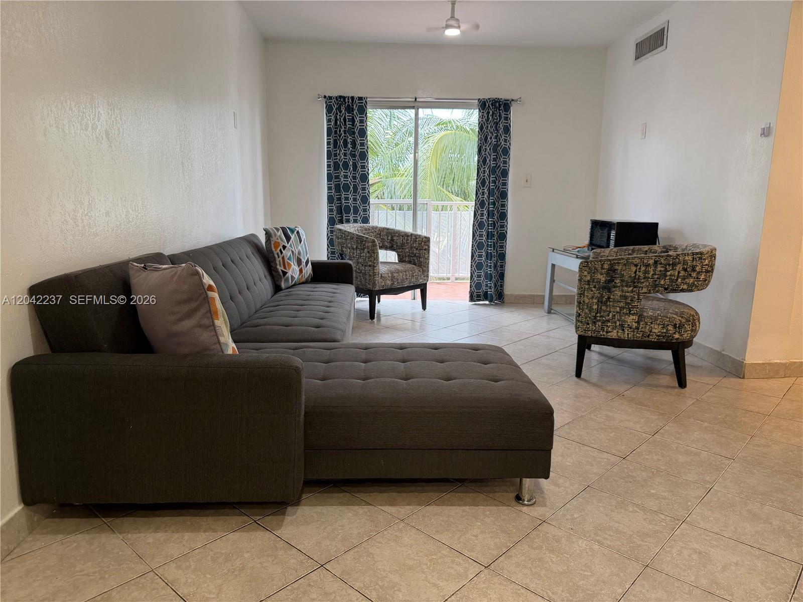 North Miami Beach, FL 33160 photo 5