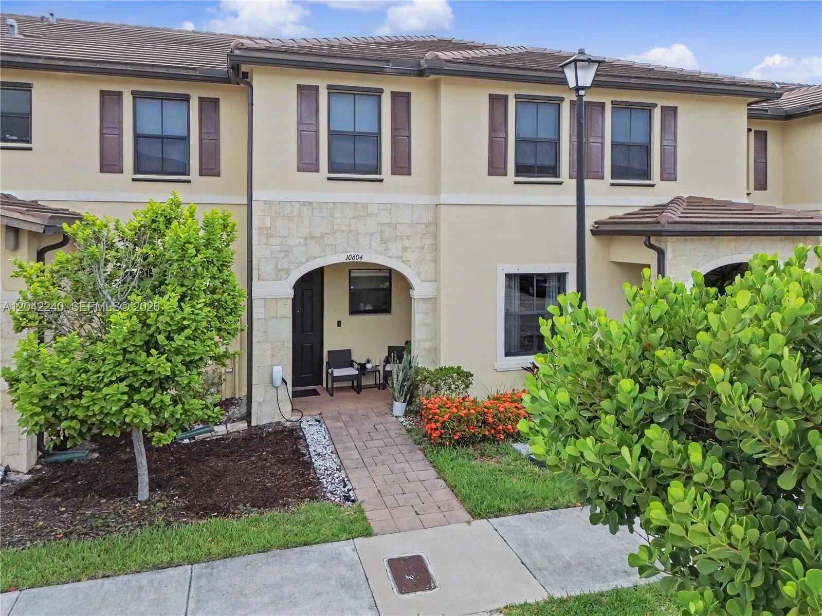 10604 W 33rd Ln, Hialeah FL 33018 photo 2