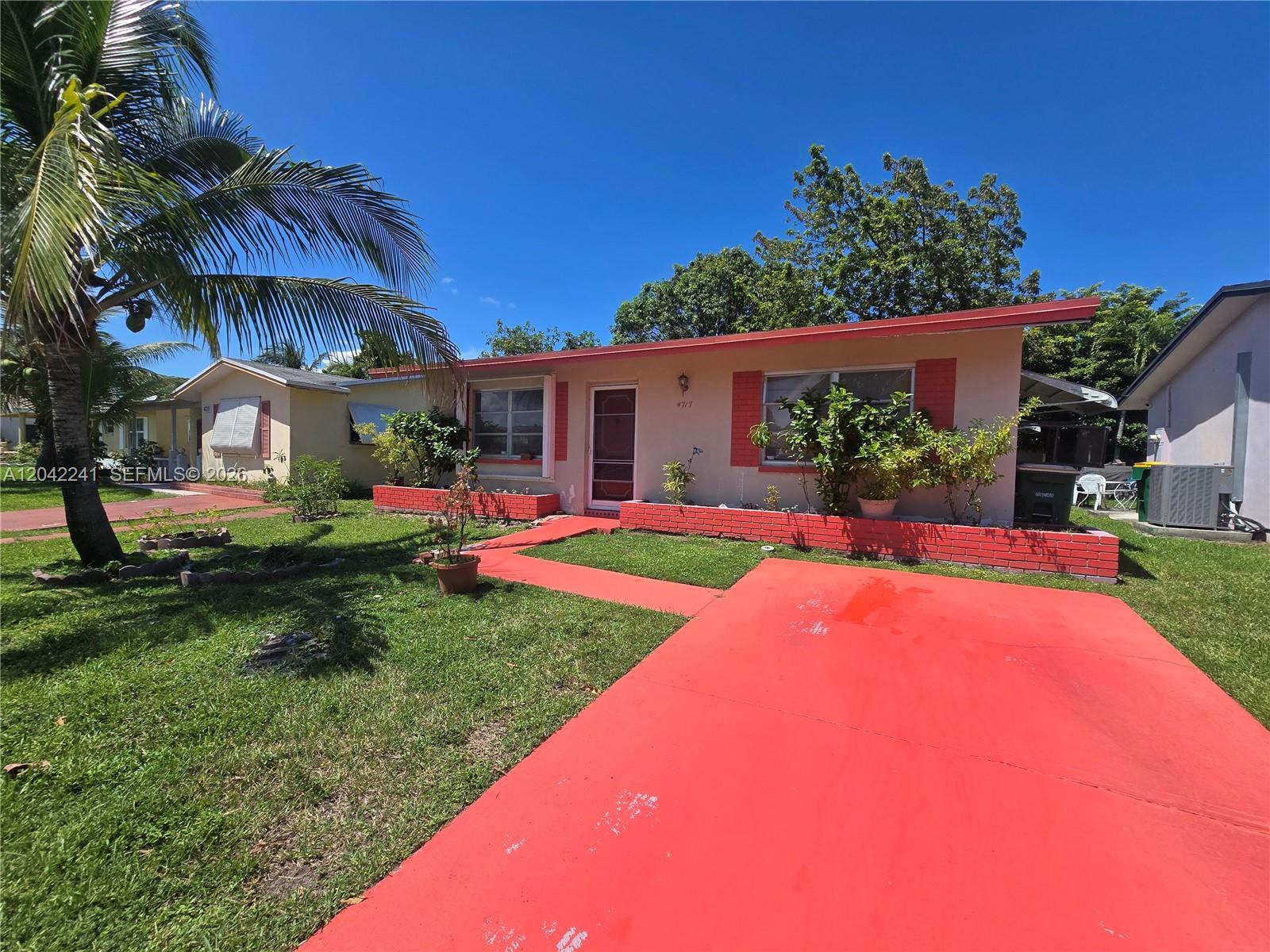4717 NW 50th St, Tamarac FL 33319 photo 2