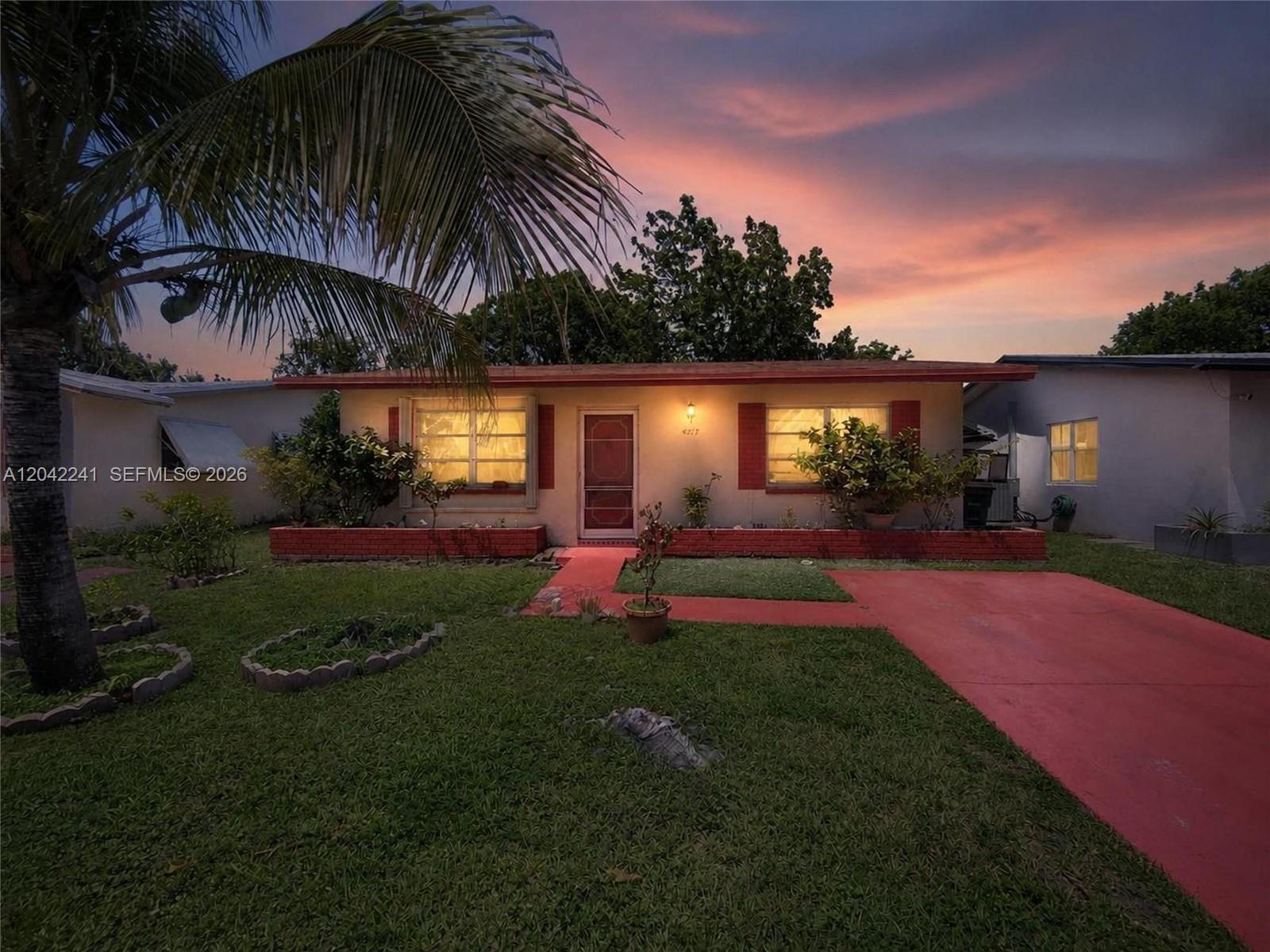 4717 NW 50th St, Tamarac FL 33319 photo 3