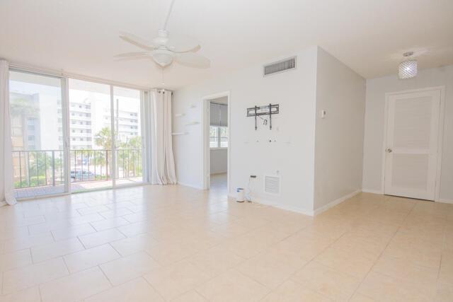 301 Croton Avenue # 303, Lantana FL 33462 photo 4