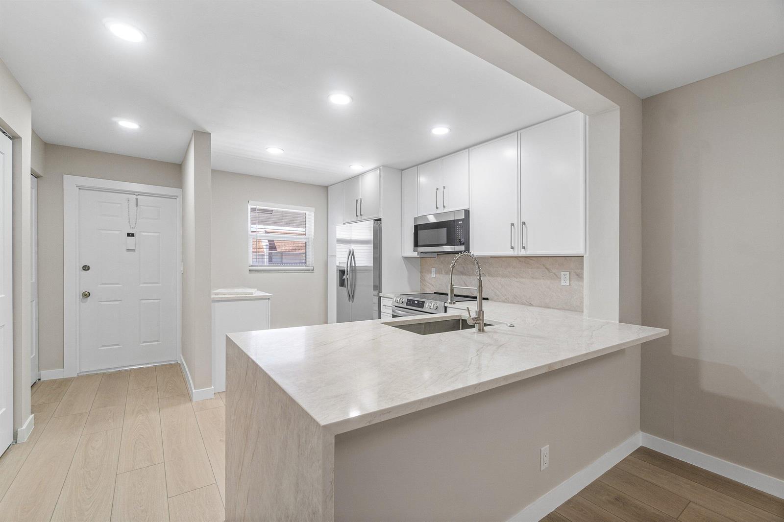 2905 SW 22nd Avenue # 202, Delray Beach FL 33445 photo 2