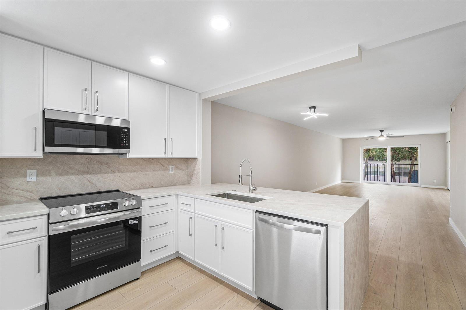 2905 SW 22nd Avenue # 202, Delray Beach FL 33445 photo 4