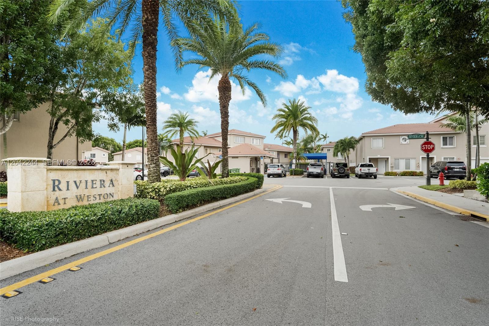 221 Riviera Cir, Weston FL 33326 photo 3
