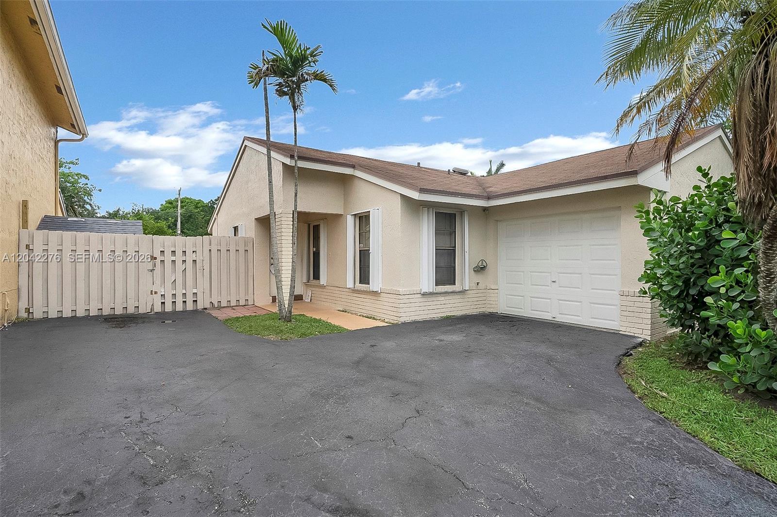 681 Thornridge Ave, Davie FL 33325