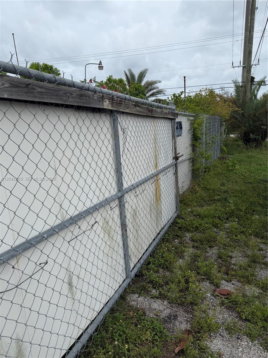 16225 NE 2nd Ave, Miami FL 33162 photo 3