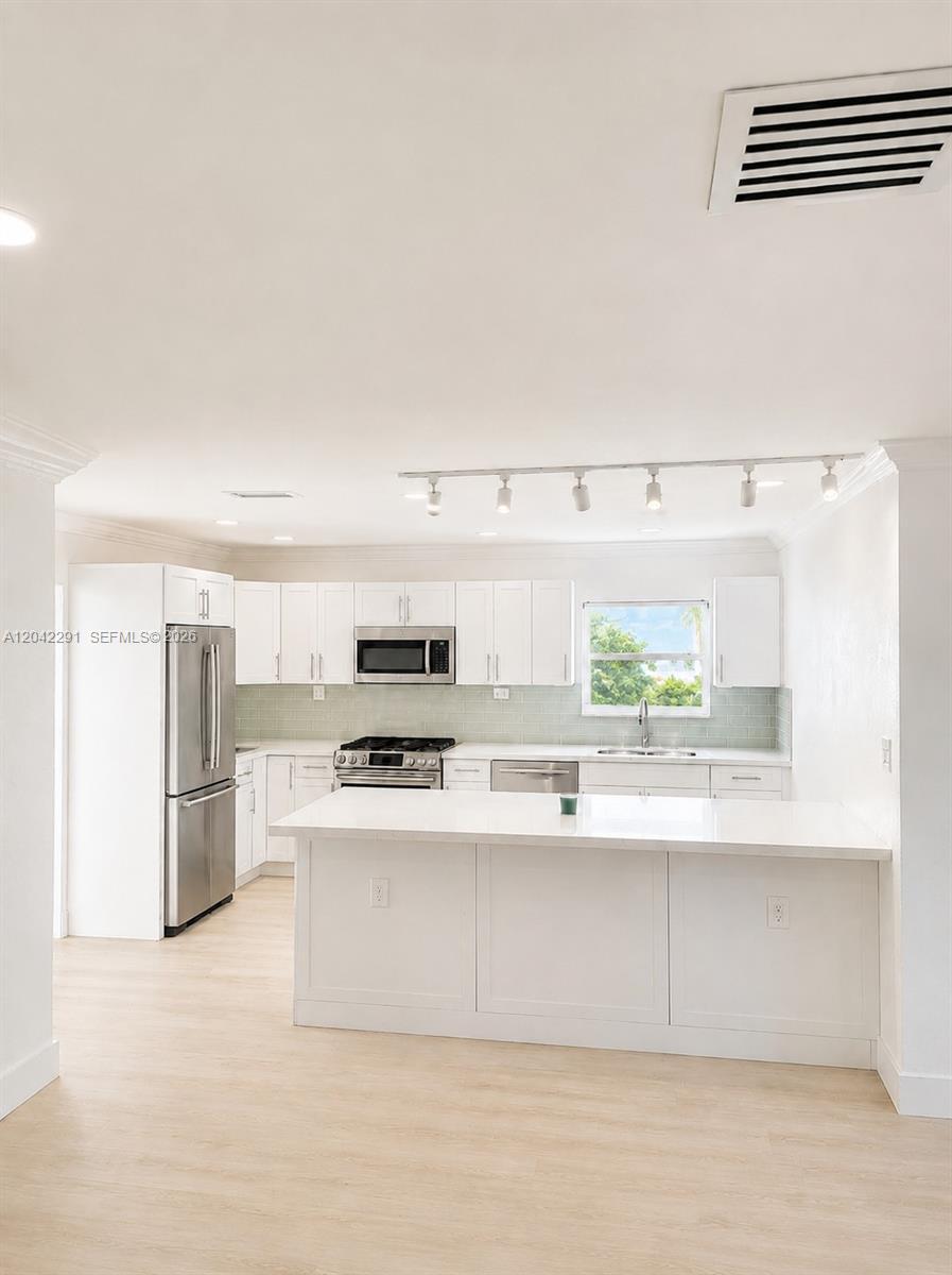 9602 NW 80th Pl, Tamarac FL 33321 photo 3