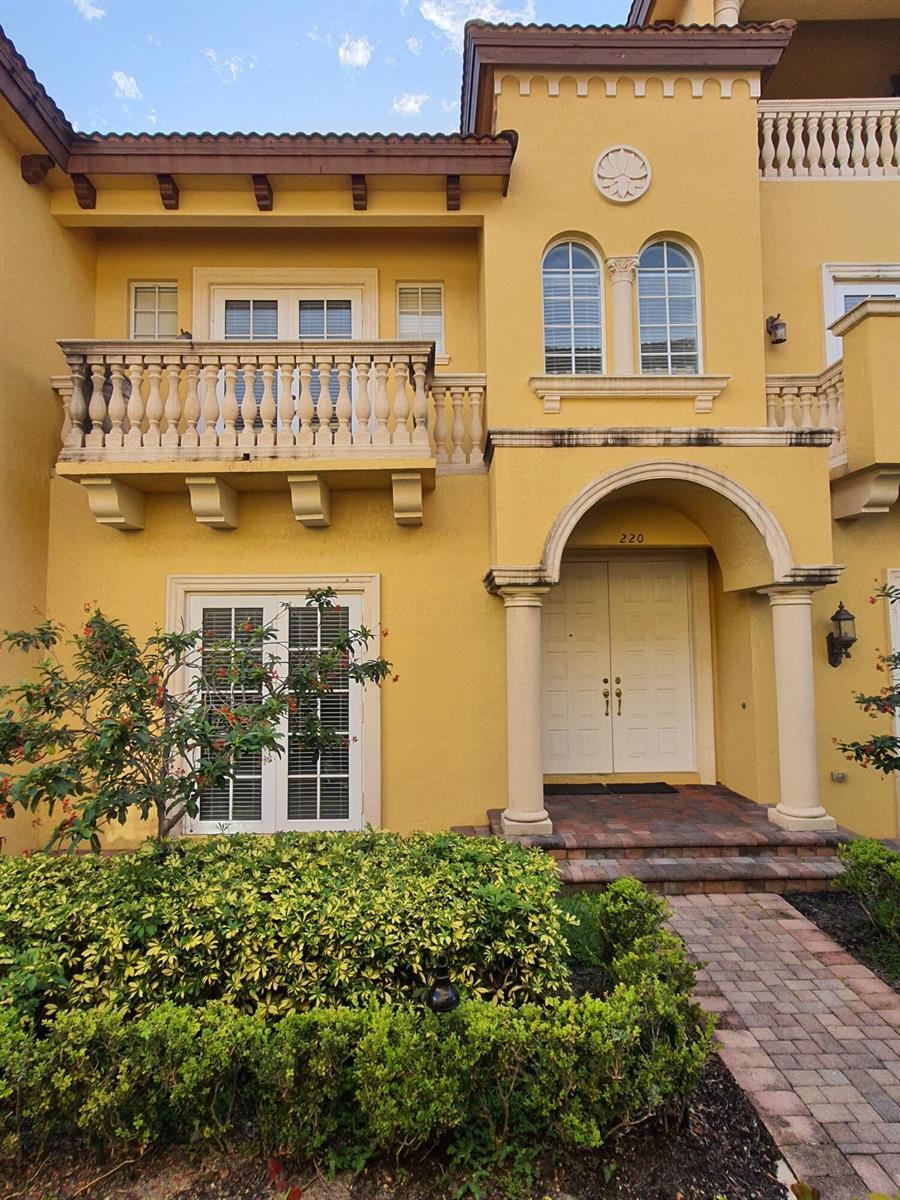 220 NE 69th Circle, Boca Raton FL 33487 photo 2