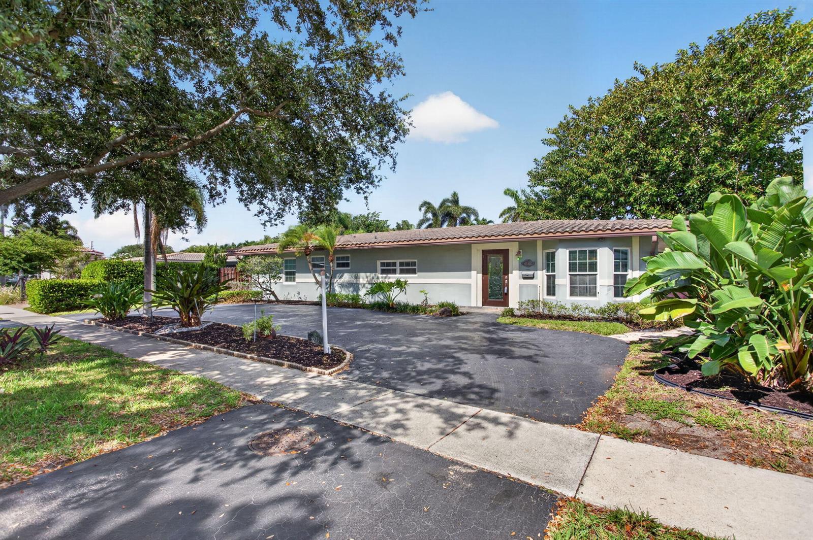 4931 NE 27th Avenue, Lighthouse Point FL 33064