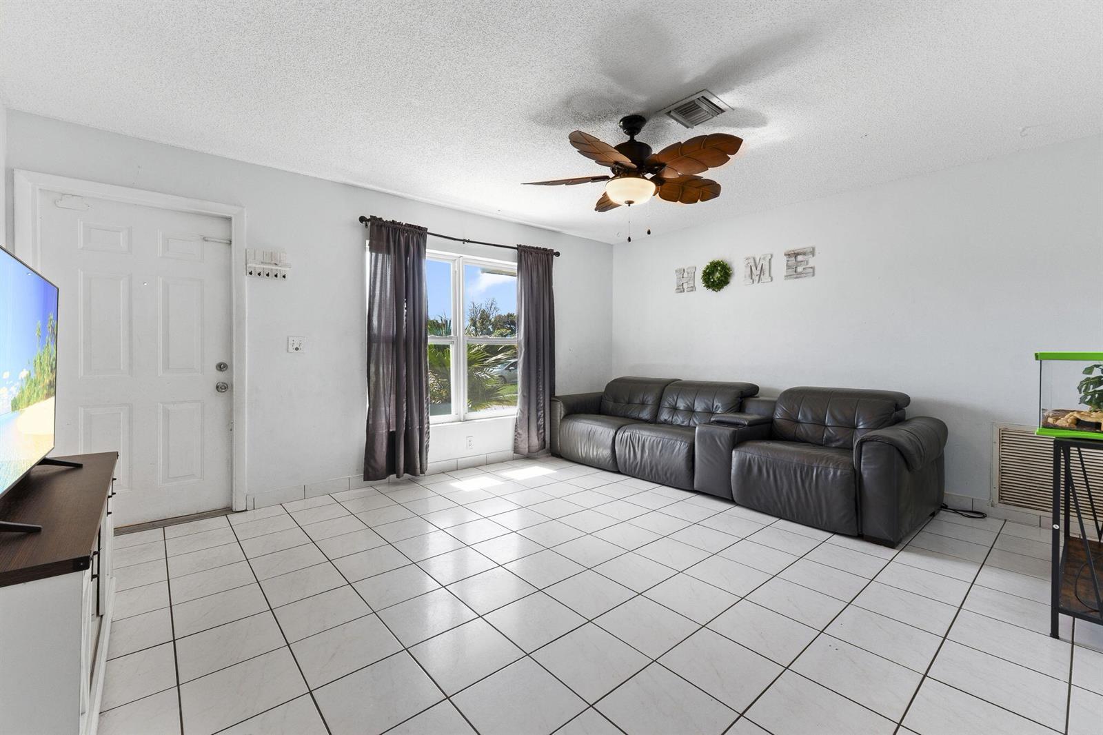 276 NE Summer Road, Port St. Lucie FL 34983 photo 3