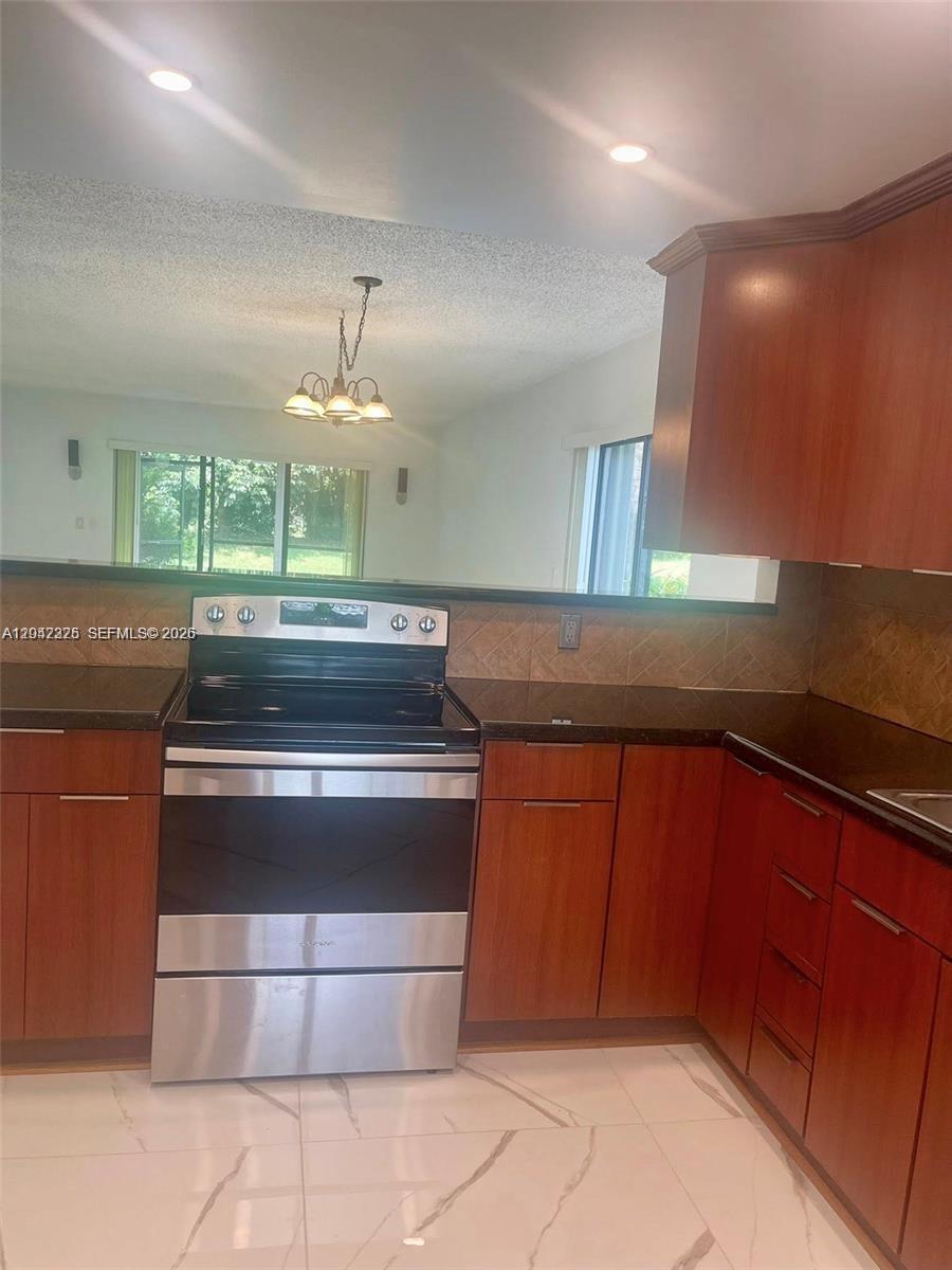 403 Lakeview Dr # 106, Weston FL 33326 photo 2