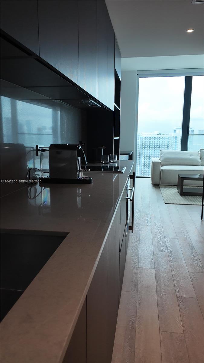 20 NE 11th St, Miami FL 33132 photo 2