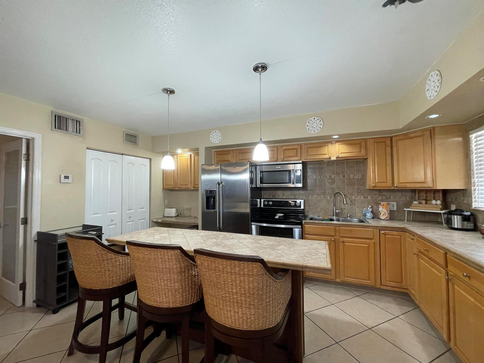 229 SE 1st Avenue # 203, Boynton Beach FL 33435