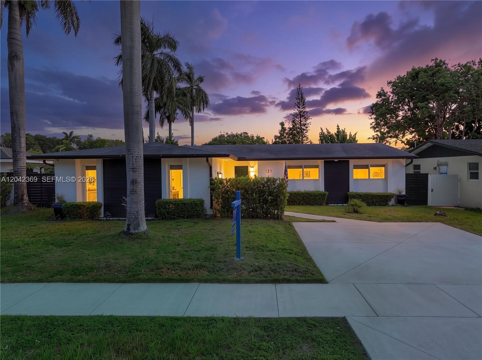 121 NE 18th St, Homestead FL 33030 photo 2