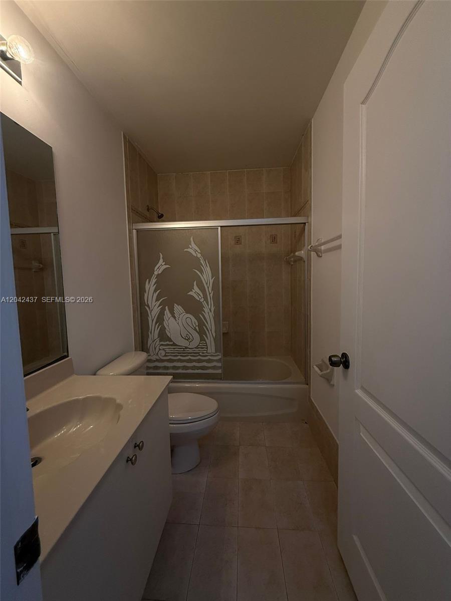 17640 NW 73rd Ave # 19, Hialeah FL 33015 photo 3