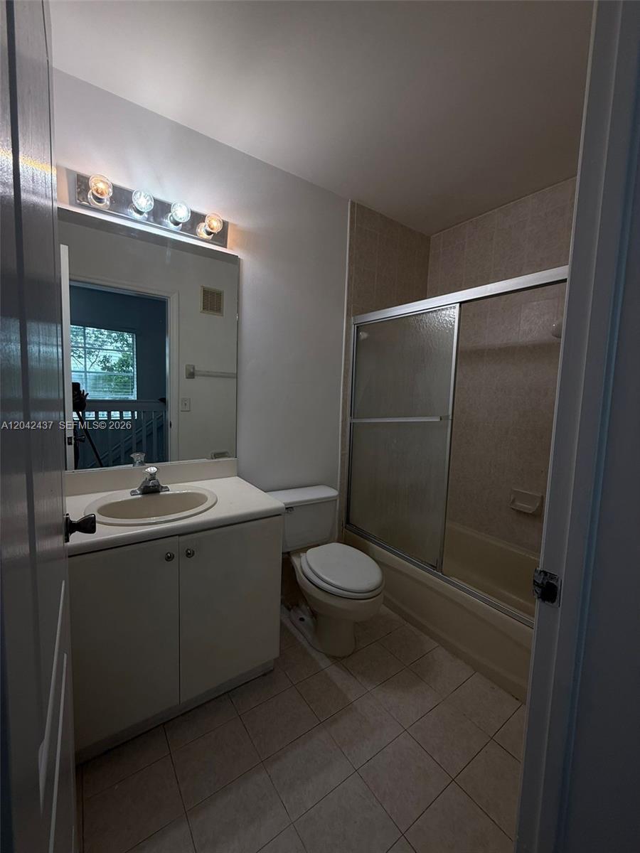 17640 NW 73rd Ave # 19, Hialeah FL 33015 photo 5