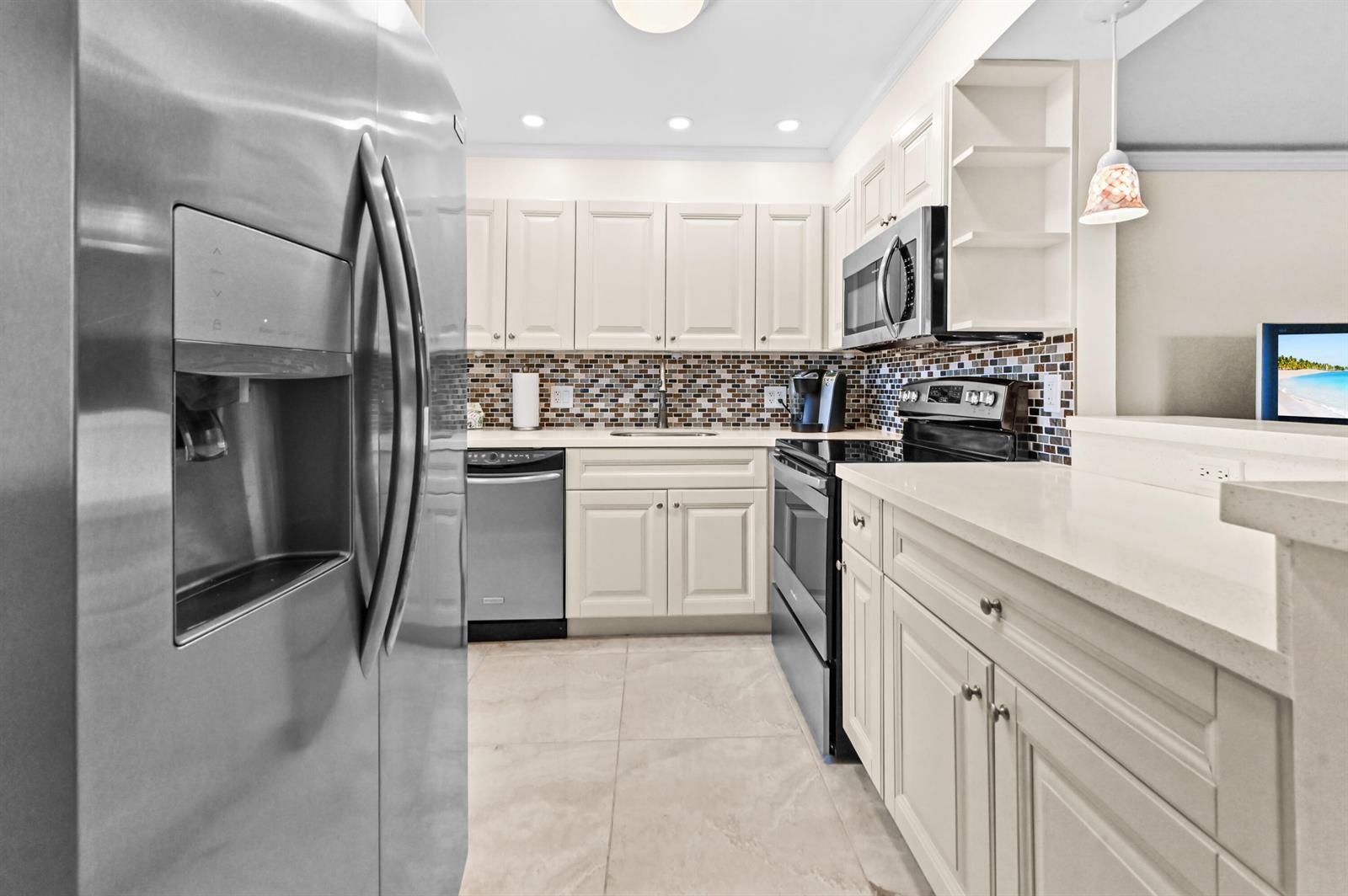 205 Flanders E, Delray Beach FL 33484 photo 3