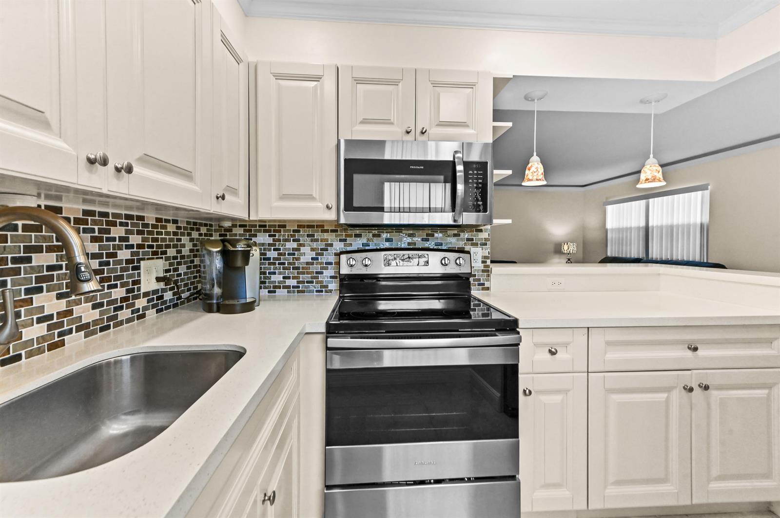 205 Flanders E, Delray Beach FL 33484 photo 5