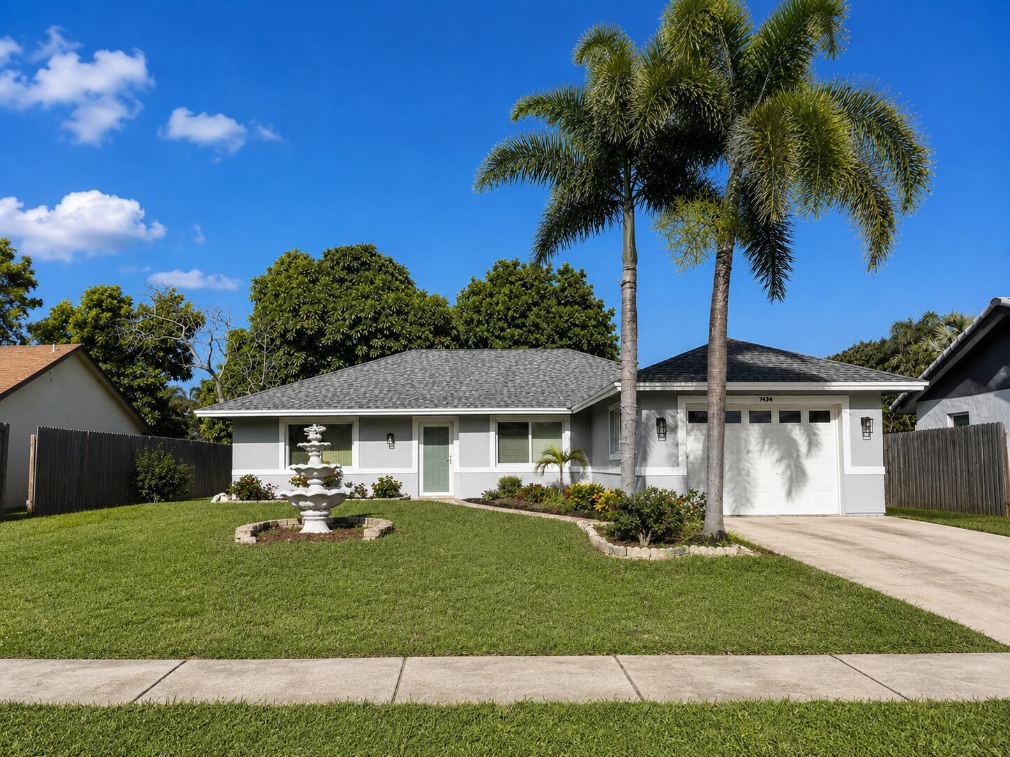 7434 Thatcher Avenue, Lake Worth FL 33462 photo 2
