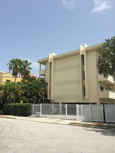 5839 SW 74th Ter # 203, South Miami FL 33143