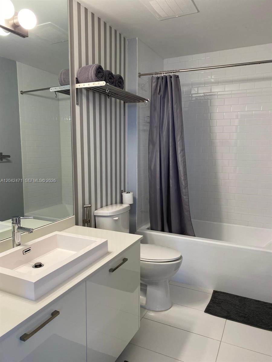 151 SE 1st St # 2401, Miami FL 33131 photo 4