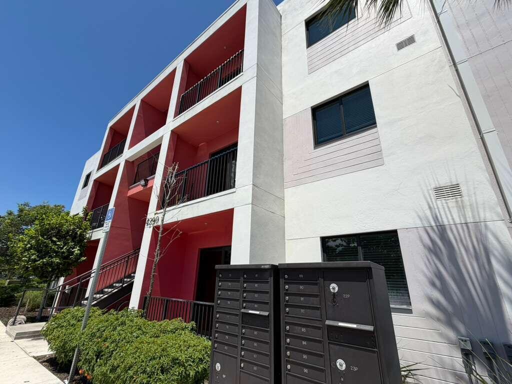 4260 Lakewood Road # 205, FL 33461 photo 3