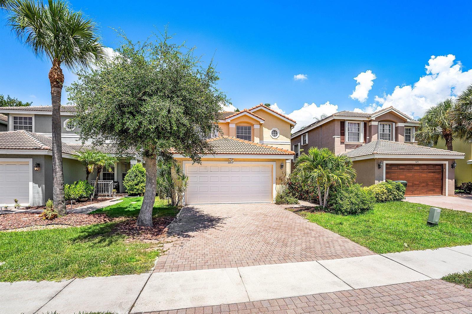 5477 Queenship Court, FL 33463 photo 2