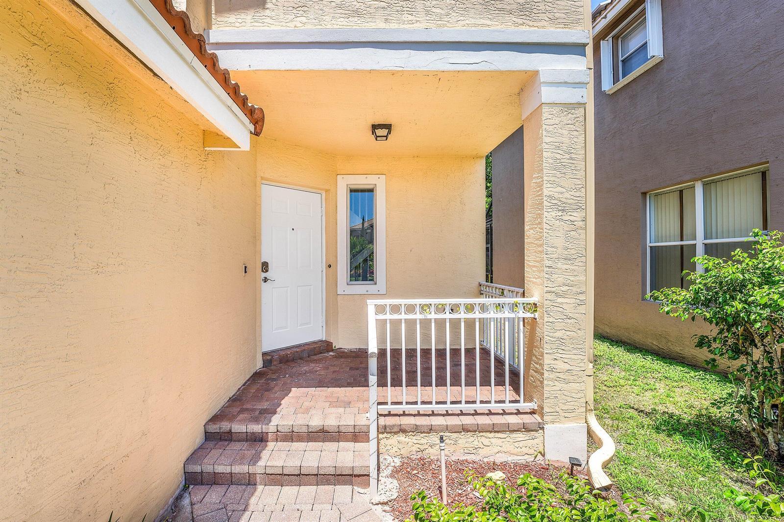 5477 Queenship Court, FL 33463 photo 4