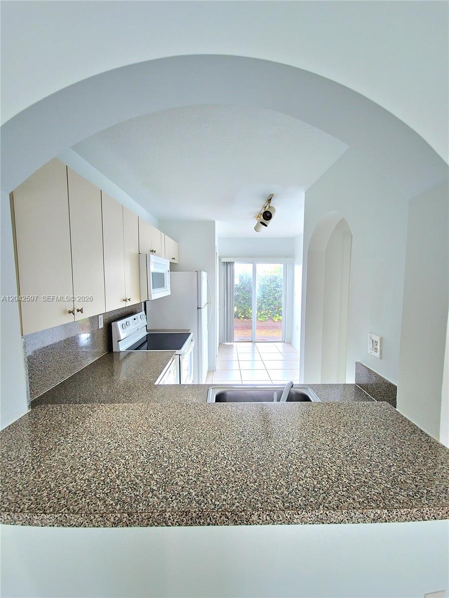 940 NE 33rd Ter # 102, Homestead FL 33033 photo 4